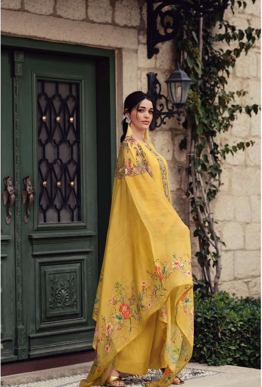 New Design Lawn Suit | Fashion design clothes, Stylish dresses for girls,  Pakistani designer clothes