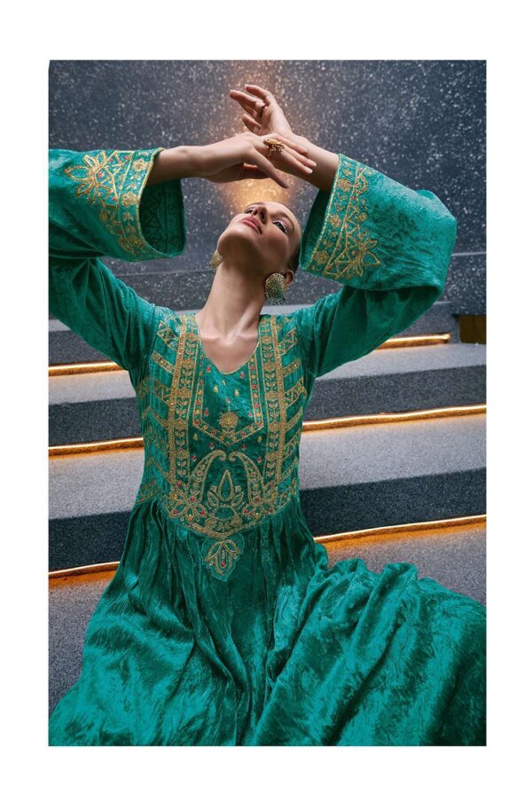 My Fashion Road Aiqa Edinburgh Fancy Designer Velvet Salwar Suit | 8606