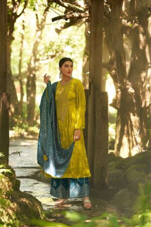 My Fashion Road Aiqa Hasrat Pure Velvet Fancy Designs Salwar Suit | 8504