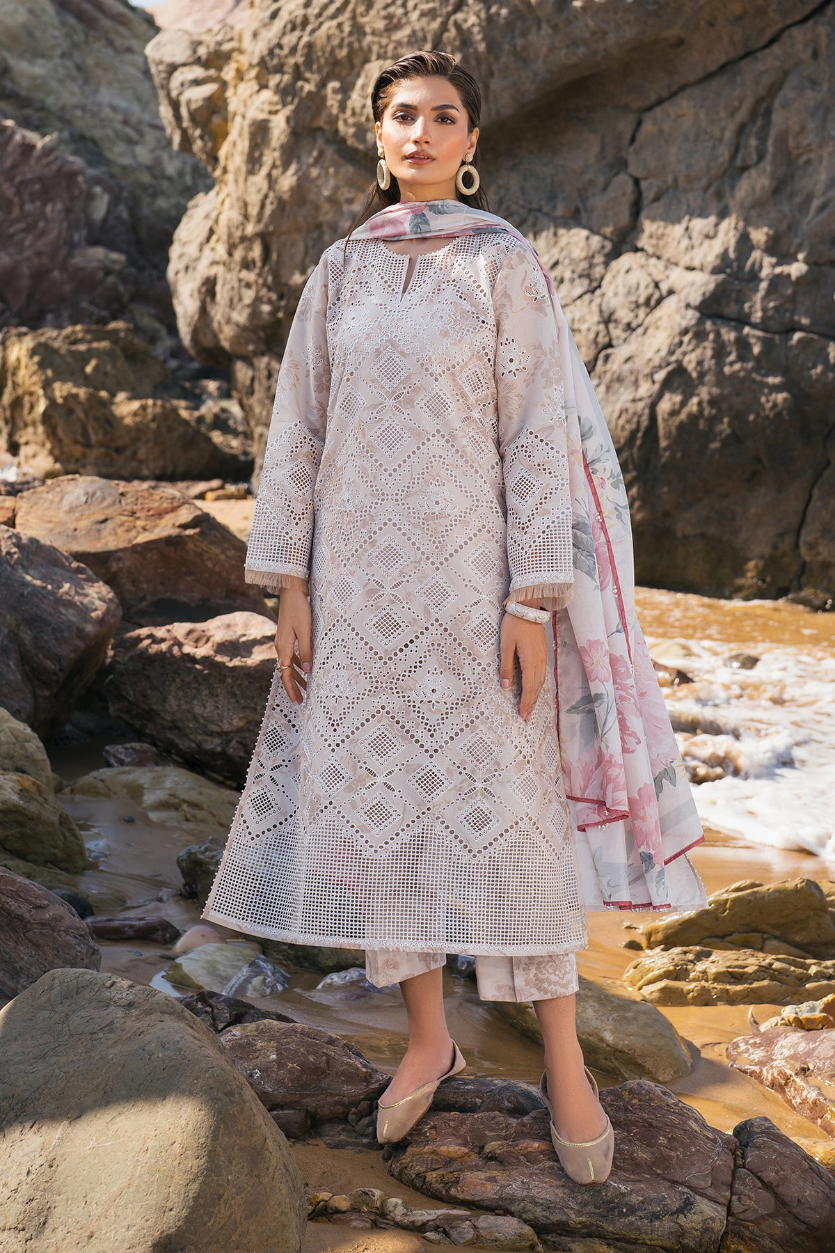 My Fashion Road Baroque Summer Lawn Unstitched Collection 2025 | UF-4116 My Fashion Road Baroque Summer Lawn Unstitched Collection 2025 | UF-4116
