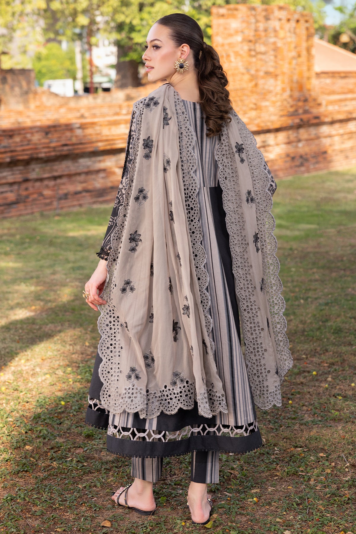 My Fashion Road Charizma Print Melody Vol 1 Unstitched Collection 2025 | PM5-01 My Fashion Road Charizma Print Melody Vol 1 Unstitched Collection 2025 | PM5-01