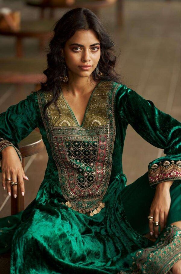 My Fashion Road Aiqa Qealiz Partywear Style Velvet Designer Suit | A – 2405