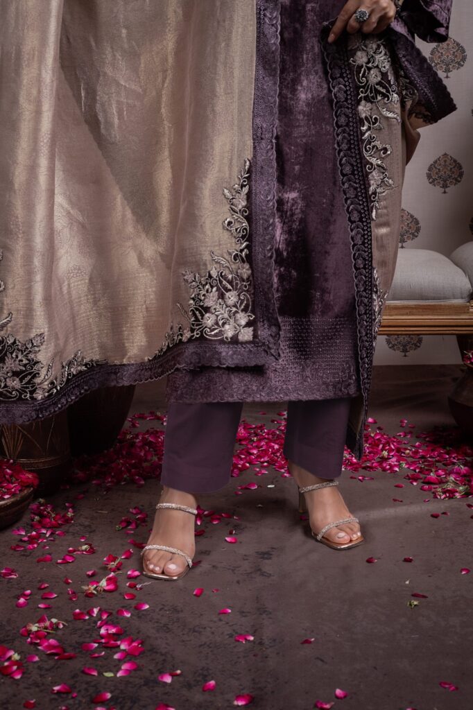 My Fashion Road Naariti Velvet Winter Unstitched Collection Ladies Suit – H