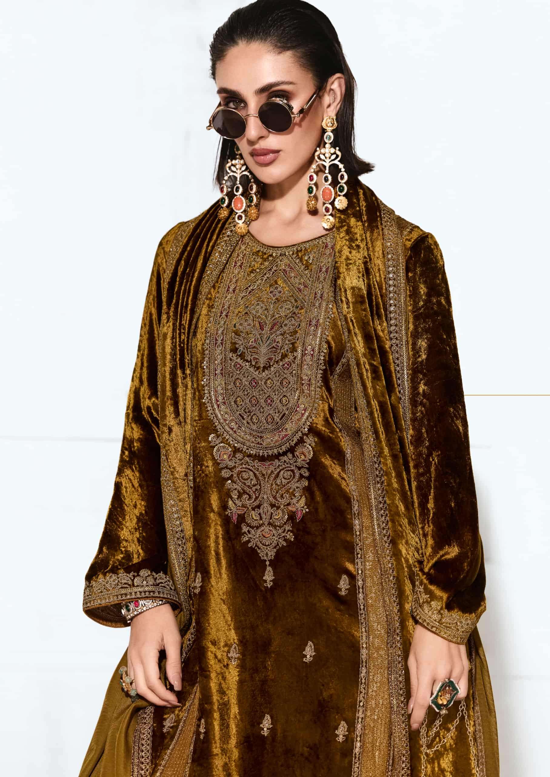 My Fashion Road Aiqa Rubaab Premium Designs Velvet Suit | G-3 My Fashion Road Aiqa Rubaab Premium Designs Velvet Suit | G-3